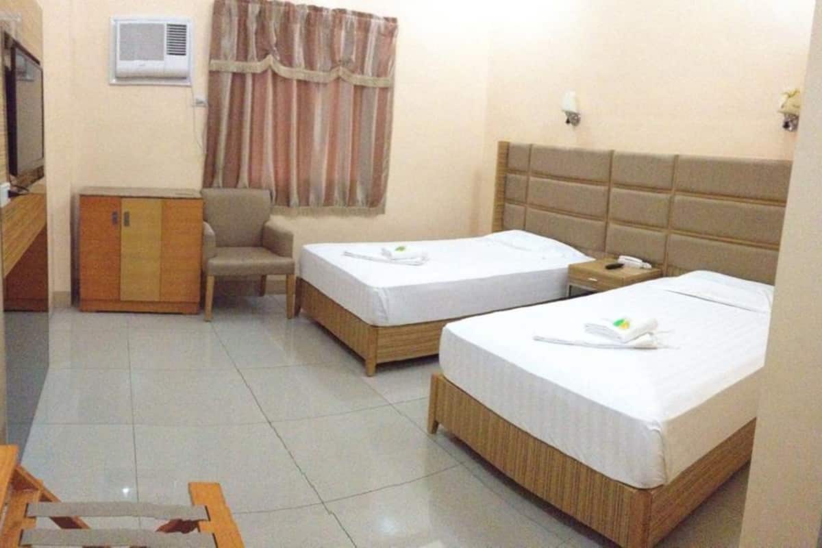 Deluxe Twin Room | Desk, free WiFi
