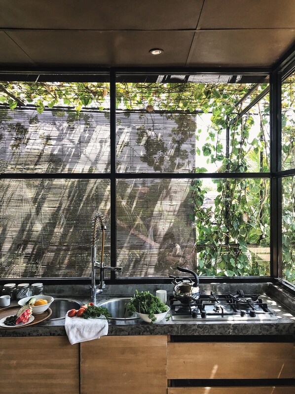 全景复式房, 1 张特大床, 阳台, 城市景观 | 私人厨房 | 冰箱、电热水壶