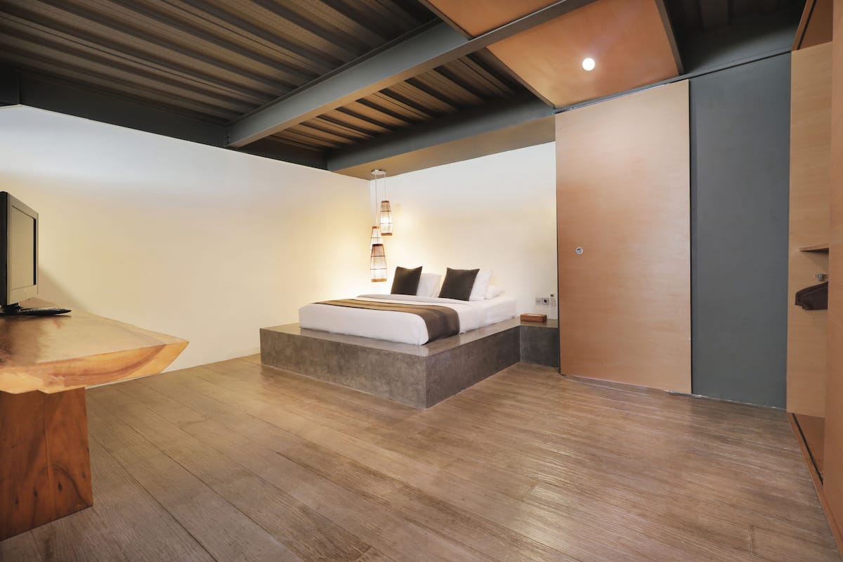 Loft Confort, 1 cama King size, cocineta, vista a la ciudad | Minibar, caja de seguridad en la habitación y escritorio