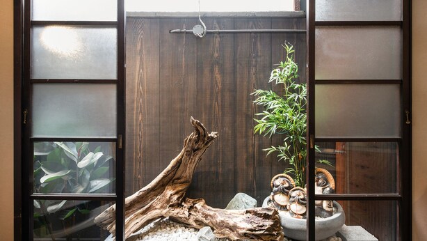 A traditional Japanese room with tatami flooring, a shoji screen, and a bonsai tree. - Shiori (Kyoto)