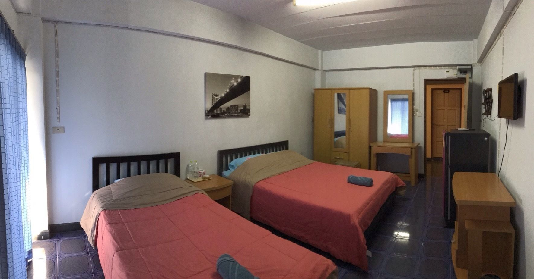 triple room | desk, blackout curtains, rollaway beds, free wifi