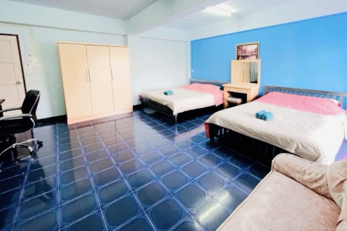 Habitación Grand | Escritorio, cortinas blackout, camas extra y wifi gratis
