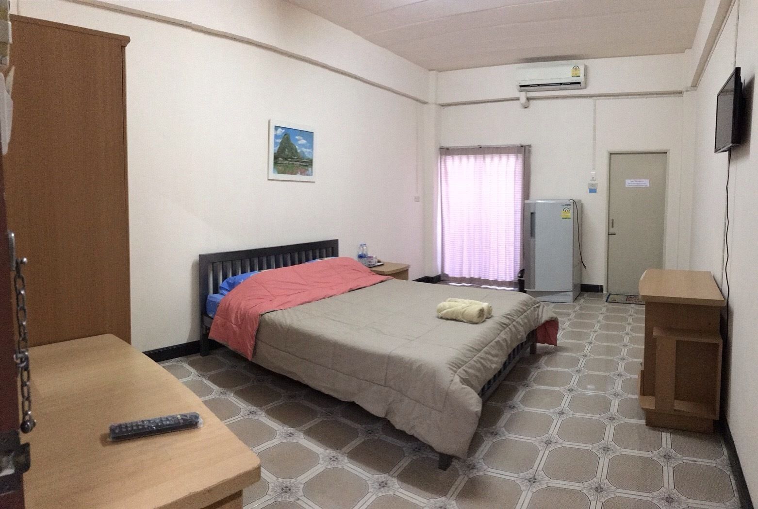 Desk, blackout drapes, rollaway beds, free WiFi