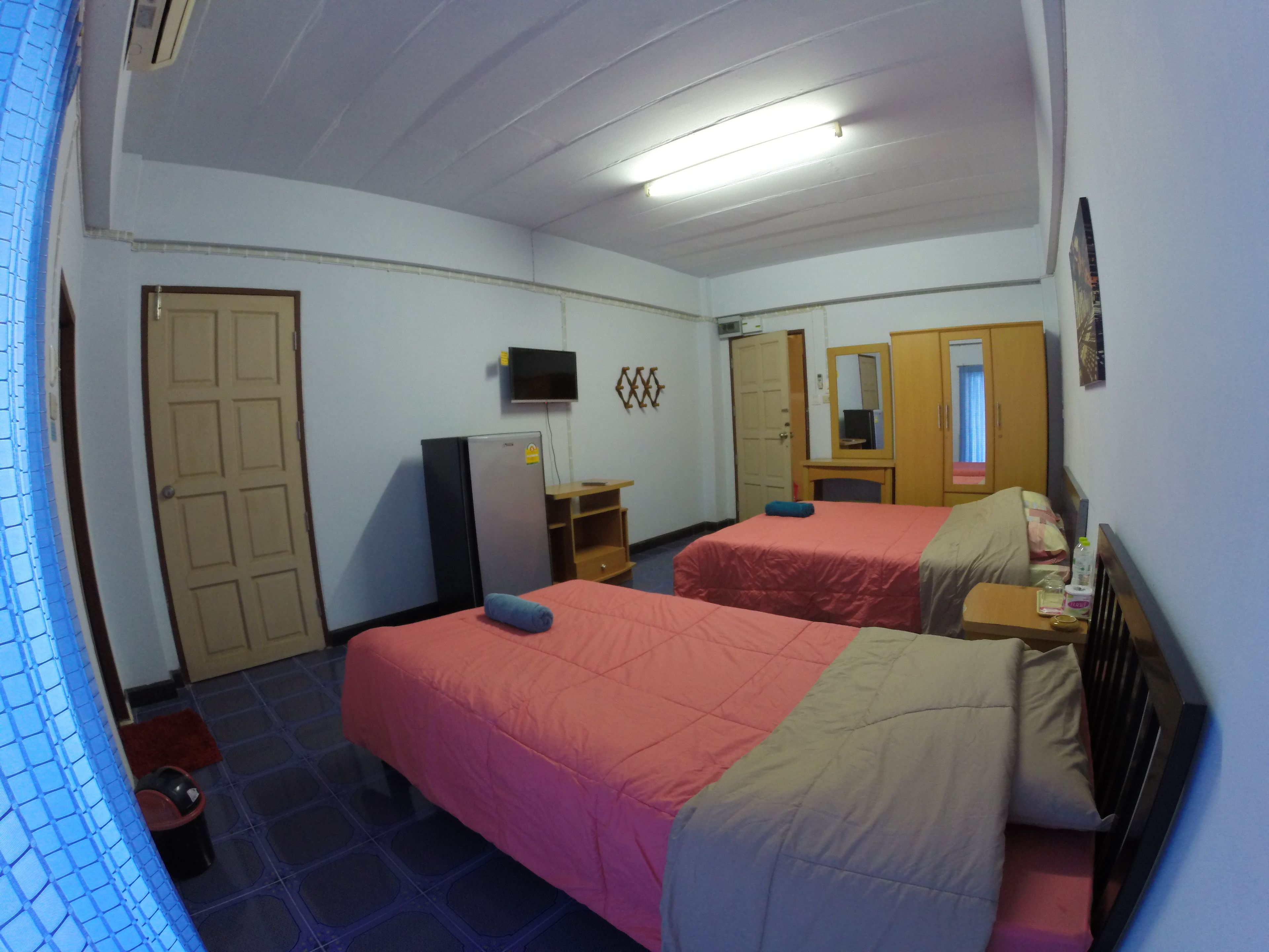 triple room | desk, blackout curtains, rollaway beds, free wifi