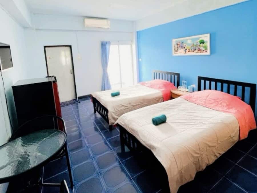 Desk, blackout curtains, rollaway beds, free WiFi