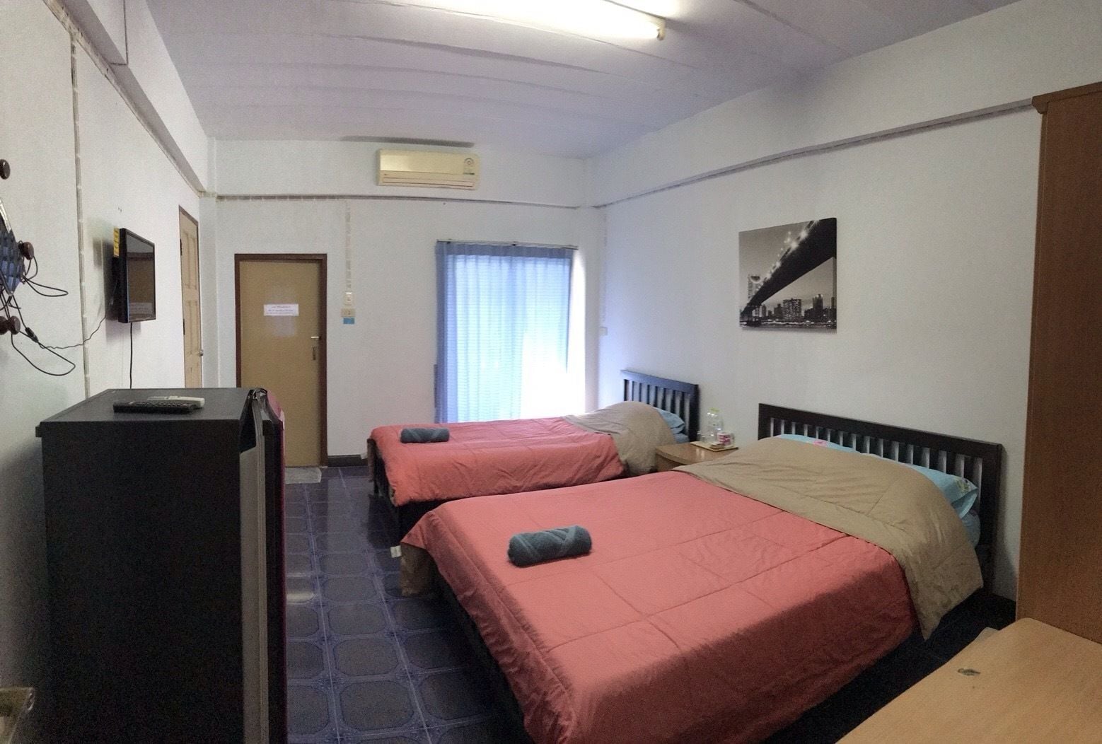 triple room | desk, blackout curtains, rollaway beds, free wifi