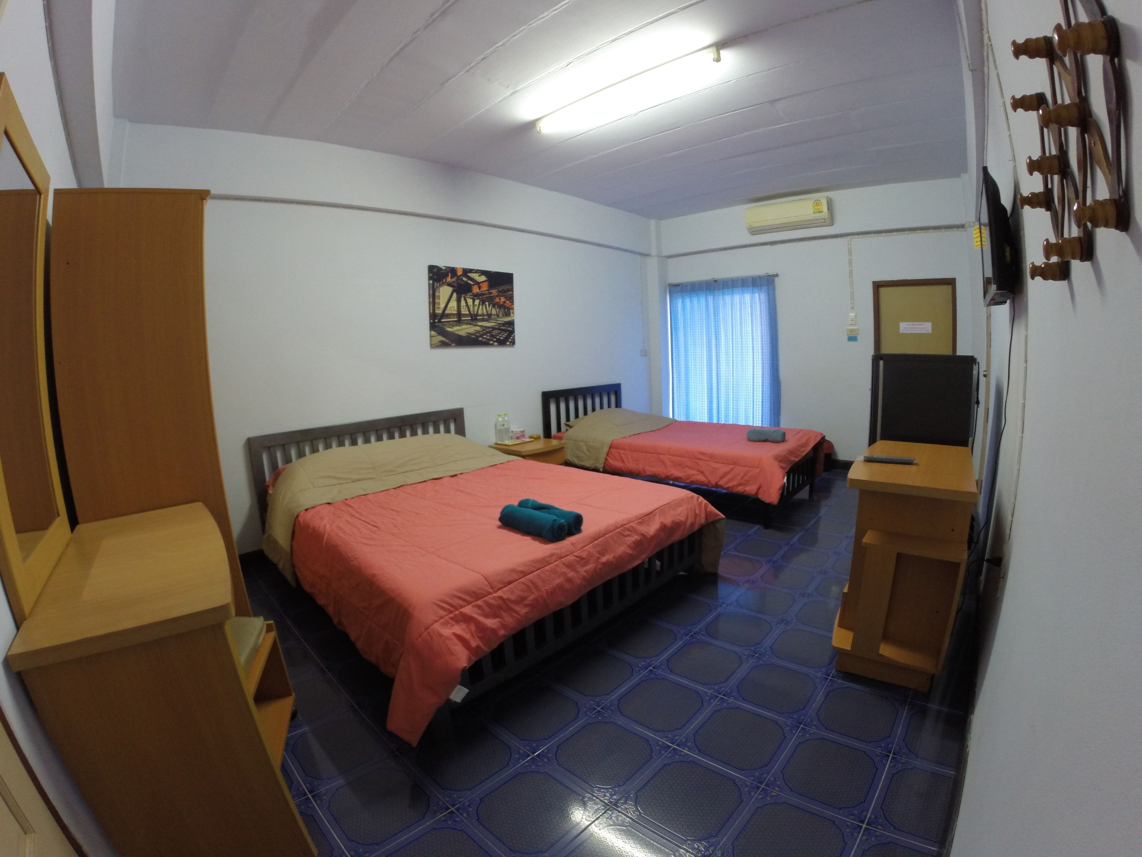 triple room | desk, blackout curtains, rollaway beds, free wifi