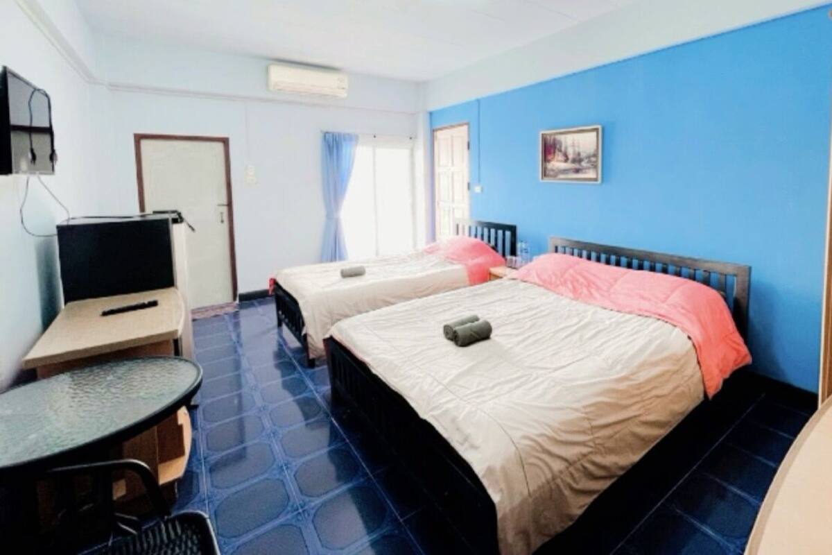 Triple Room | 書桌、遮光布/窗簾、折疊床/加床、免費無線上網