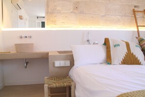 Deluxe Double Room | Desk, blackout drapes, free WiFi