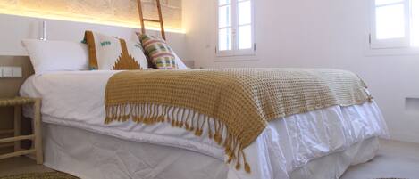 Deluxe Double Room | Desk, blackout curtains, free WiFi