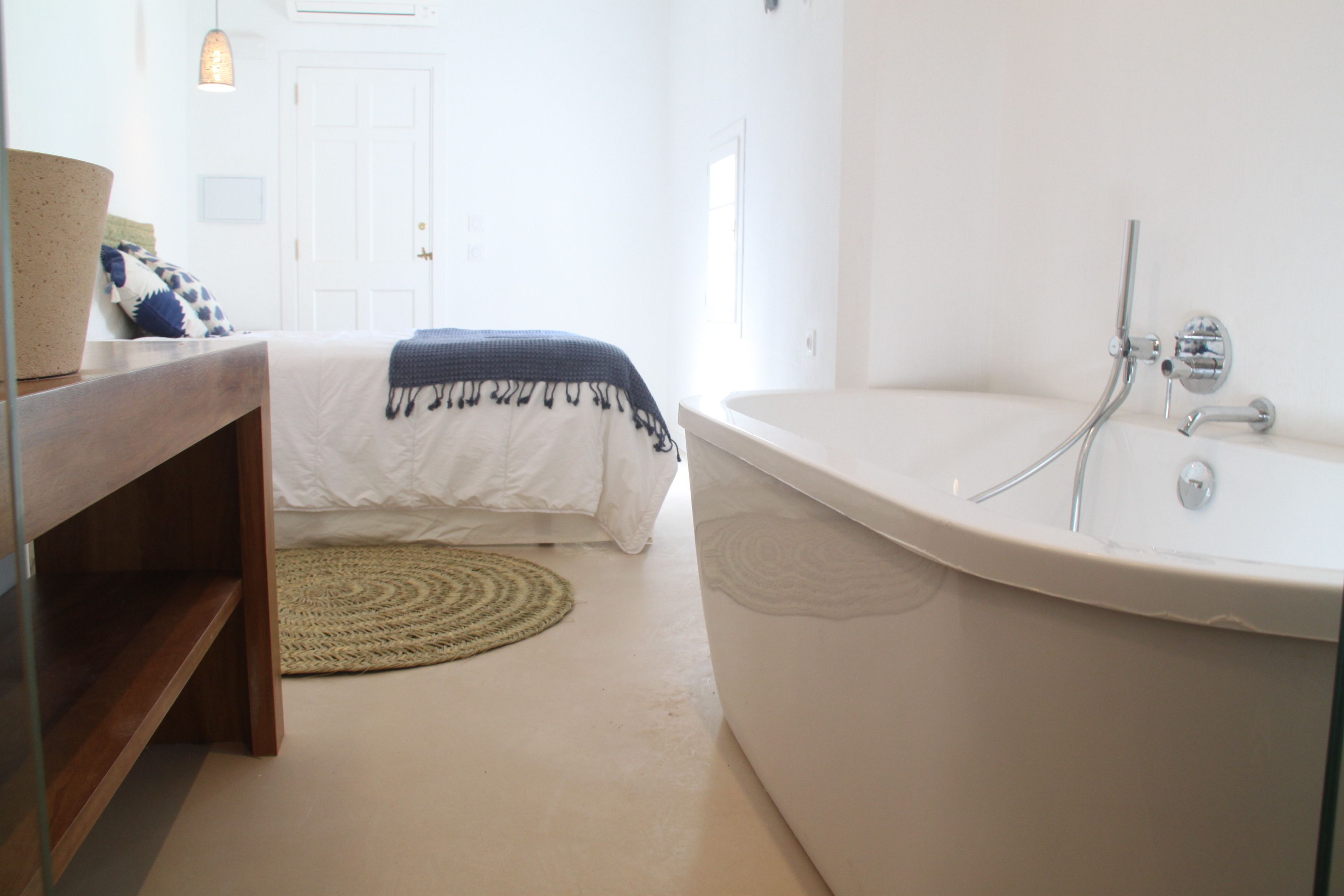 double room | bathroom | combined shower/bathtub, free toiletries, hair dryer, towels