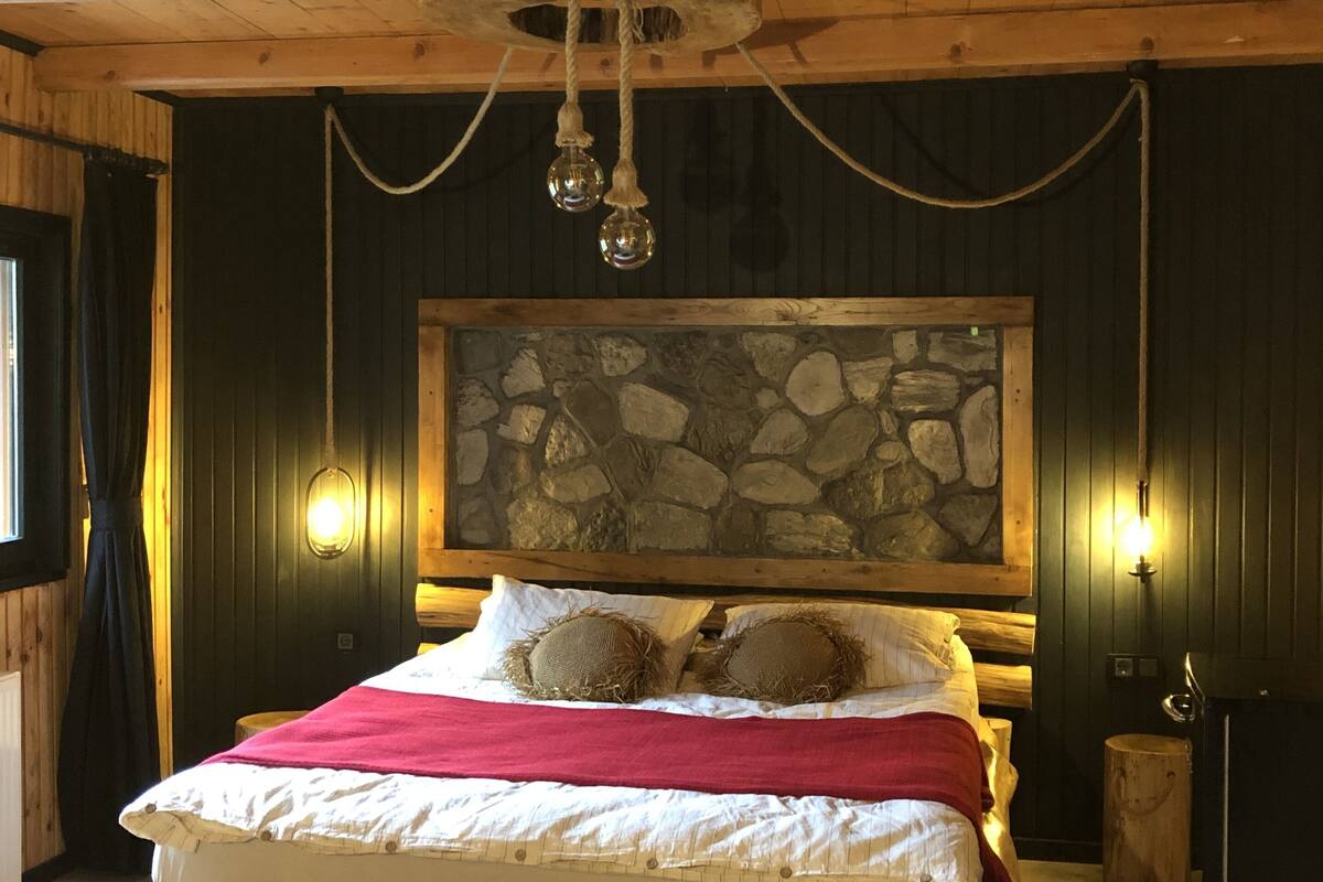 premium room | 1 bedroom, premium bedding, desk, laptop workspace