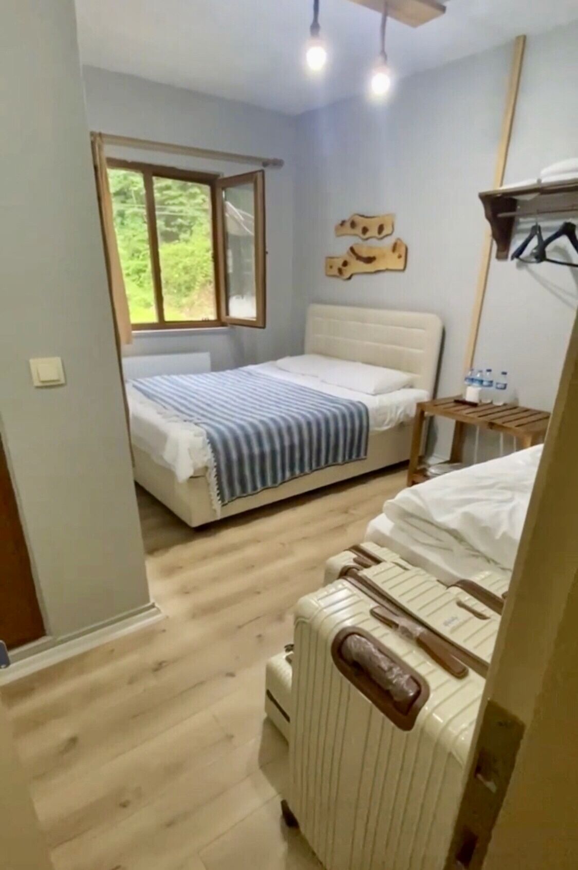 economy triple room | 1 bedroom, premium bedding, desk, laptop workspace