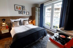 Large | Escrivaninha, quartos à prova de som, Wi-Fi de cortesia