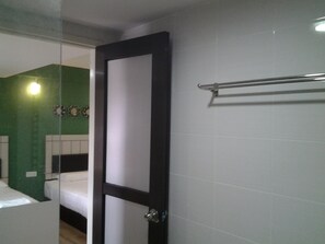 Family Quadruple Room | Bathroom | Shower, free toiletries, hair dryer, towels - Suria Seremban Hotel (Seremban)