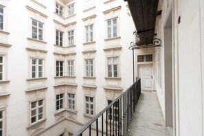 Courtyard - Heart of Vienna Apartments (Vienna)