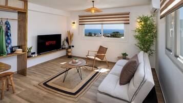 Deluxe Apartment, Sea View | Blackout drapes, soundproofing, free WiFi, bed sheets