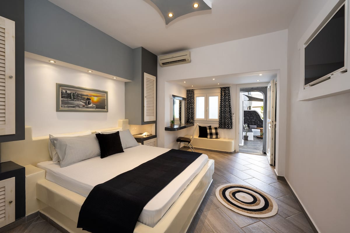 Superior Room | 1 bedroom, blackout drapes, soundproofing, free WiFi