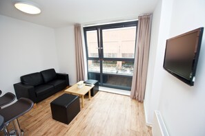 Apartment, 5 Bedrooms, Kitchen | Living area