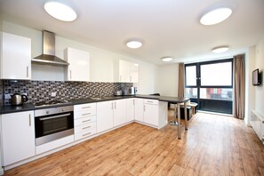 Apartment, 5 Bedrooms, Kitchen | Private kitchen