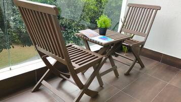 Suite estudio Deluxe, varias camas, balcón, vista al jardín | Vista desde la habitación