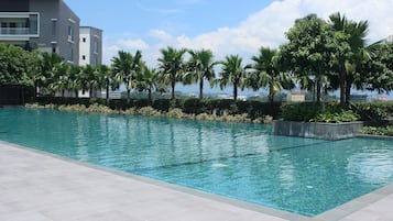 2 outdoor pools