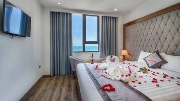 Kamar Deluks, pemandangan laut | Minibar, meja kerja, tirai kedap cahaya, dan kedap suara