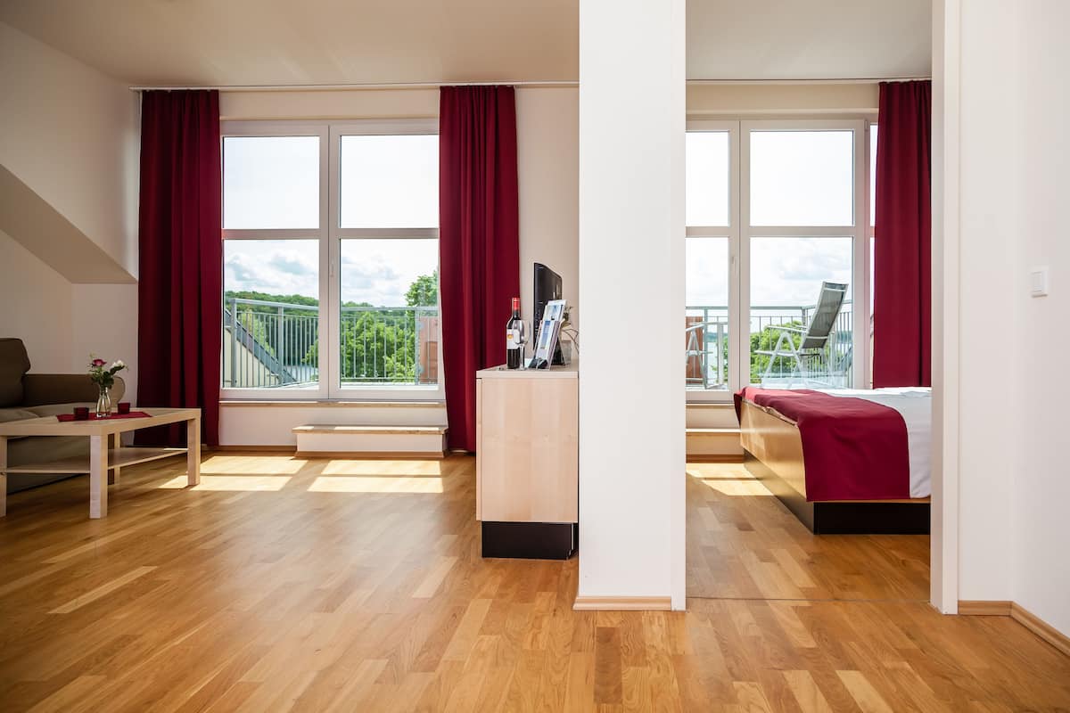 Suite | 1 bedroom, hypo-allergenic bedding, in-room safe, desk