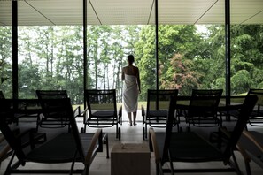 三溫暖烤箱、蒸氣室、美體療程、熱石按摩、敷體療程、身體去角質