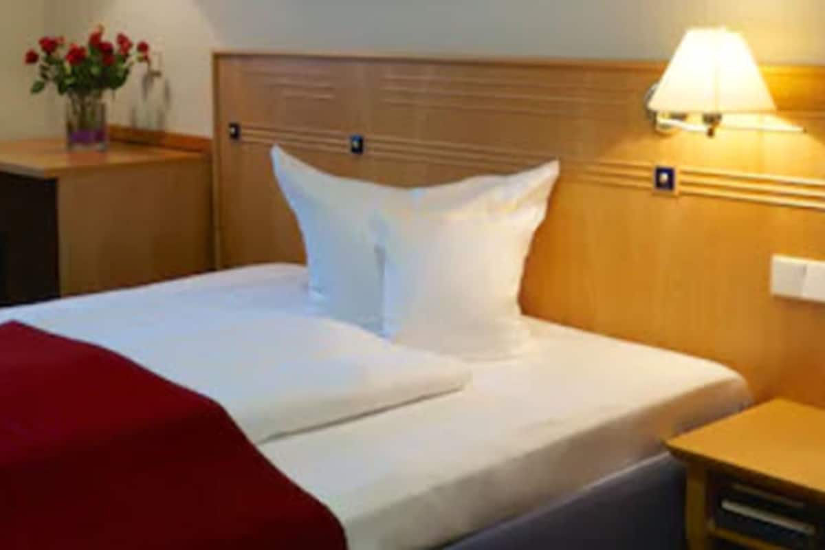 1 bedroom, hypo-allergenic bedding, in-room safe, desk