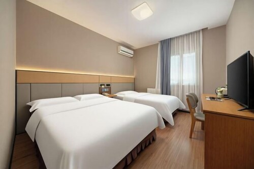 Ginza Jiayi Hotel (Yantai Suocheng Wanda Plaza Branch)