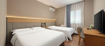 Ginza Jiayi Hotel (Yantai Suocheng Wanda Plaza Branch)