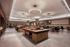 A spacious hotel lobby with multiple reception desks, comfortable seating areas, and a large screen for presentations. - Fuyuan Hotel (Zhengzhou East Station Provincial Government Branch) (Zhengzhou)