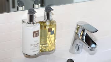 Habitación doble estándar, baño en la habitación | Baño | Toallas