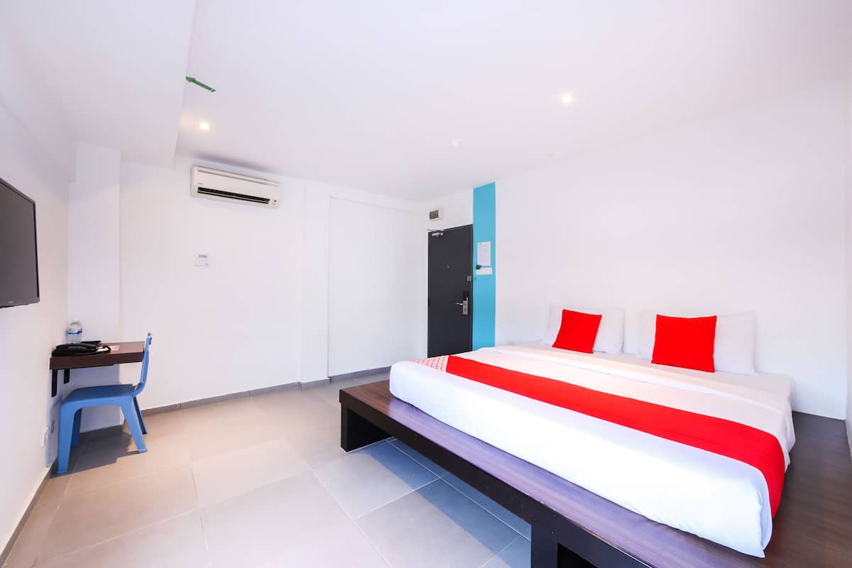 deluxe double room | desk, free wifi, bed sheets
