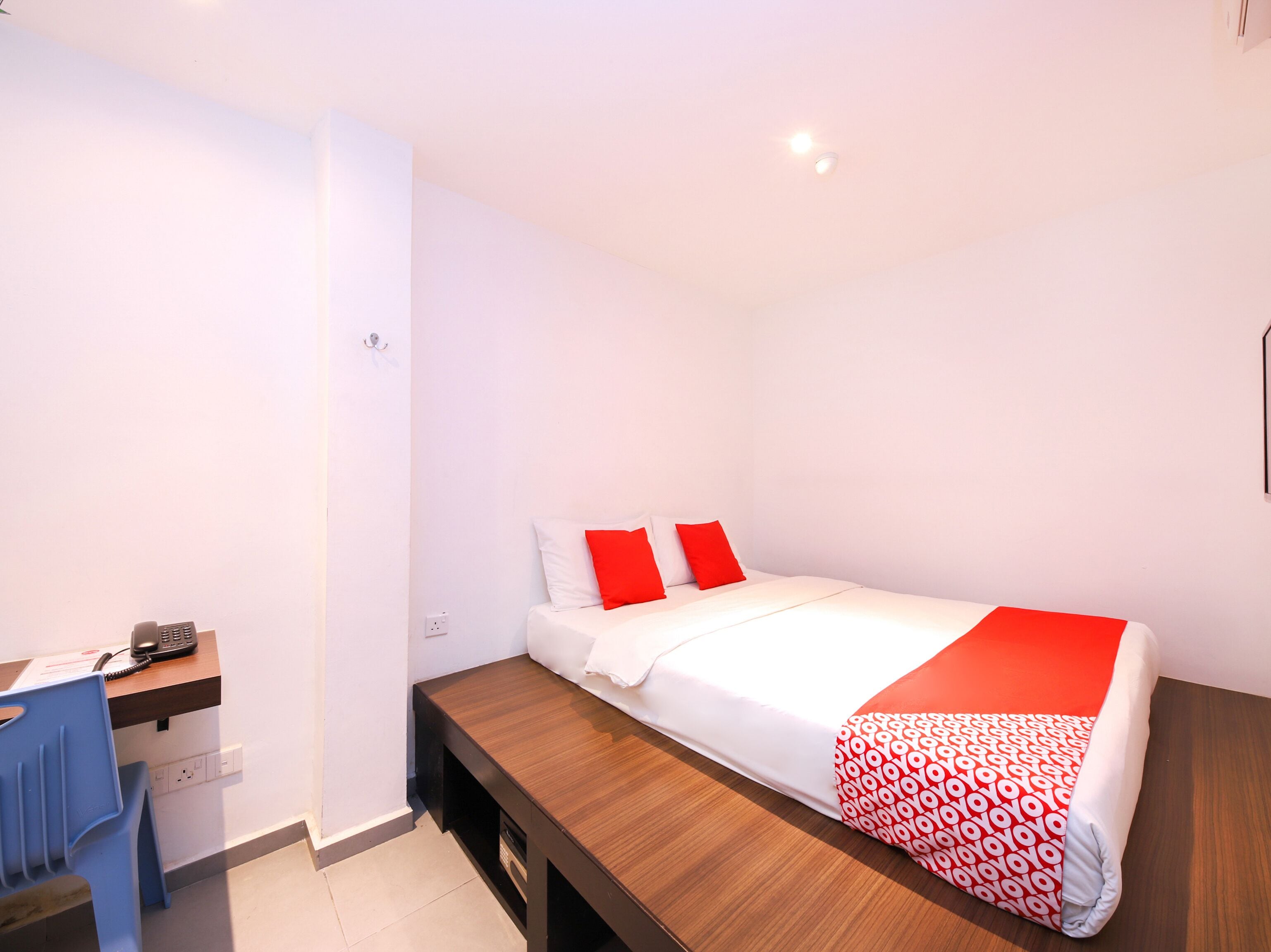 standard double room | desk, free wifi, bed sheets