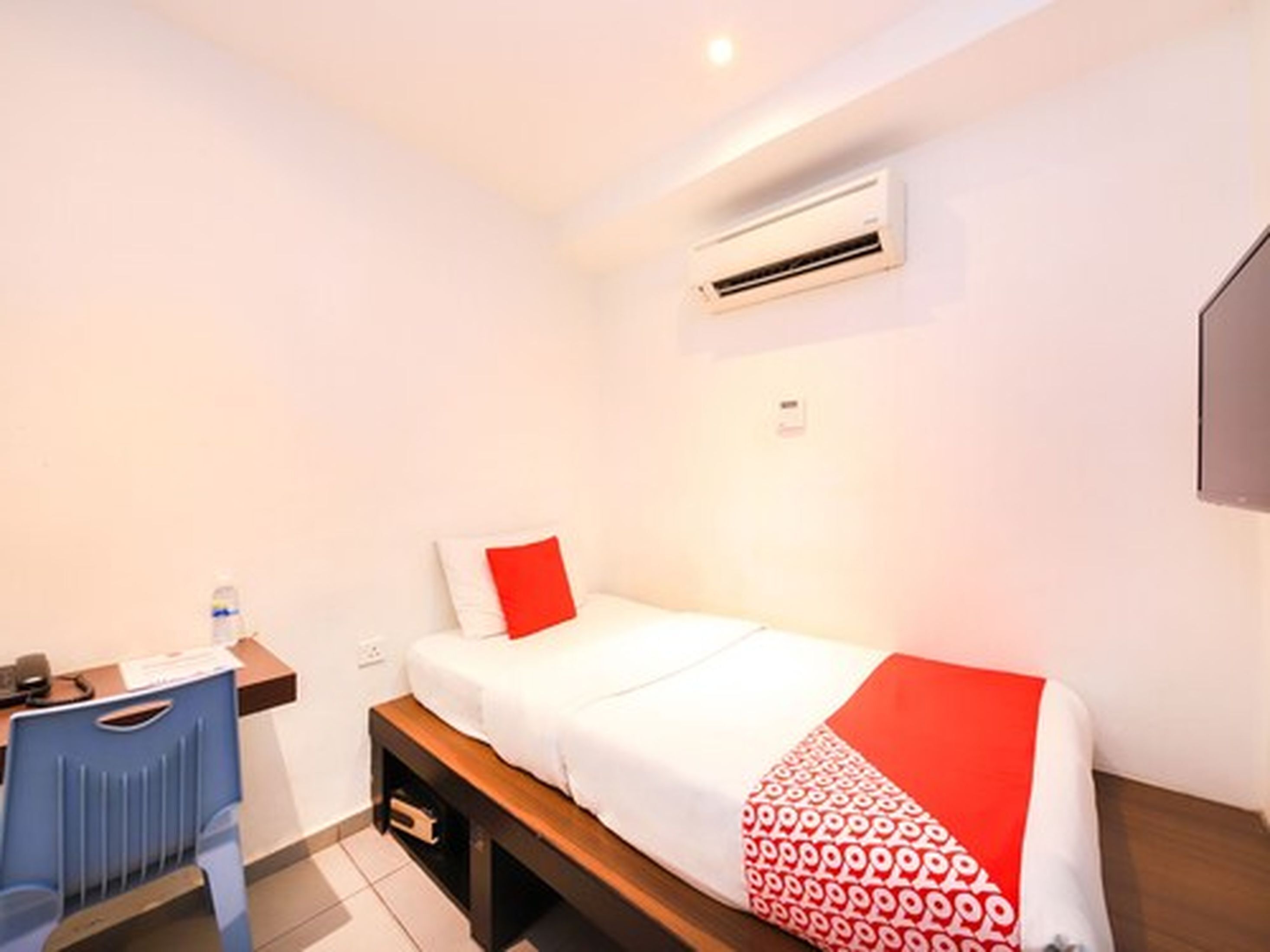 standard single room | desk, free wifi, bed sheets
