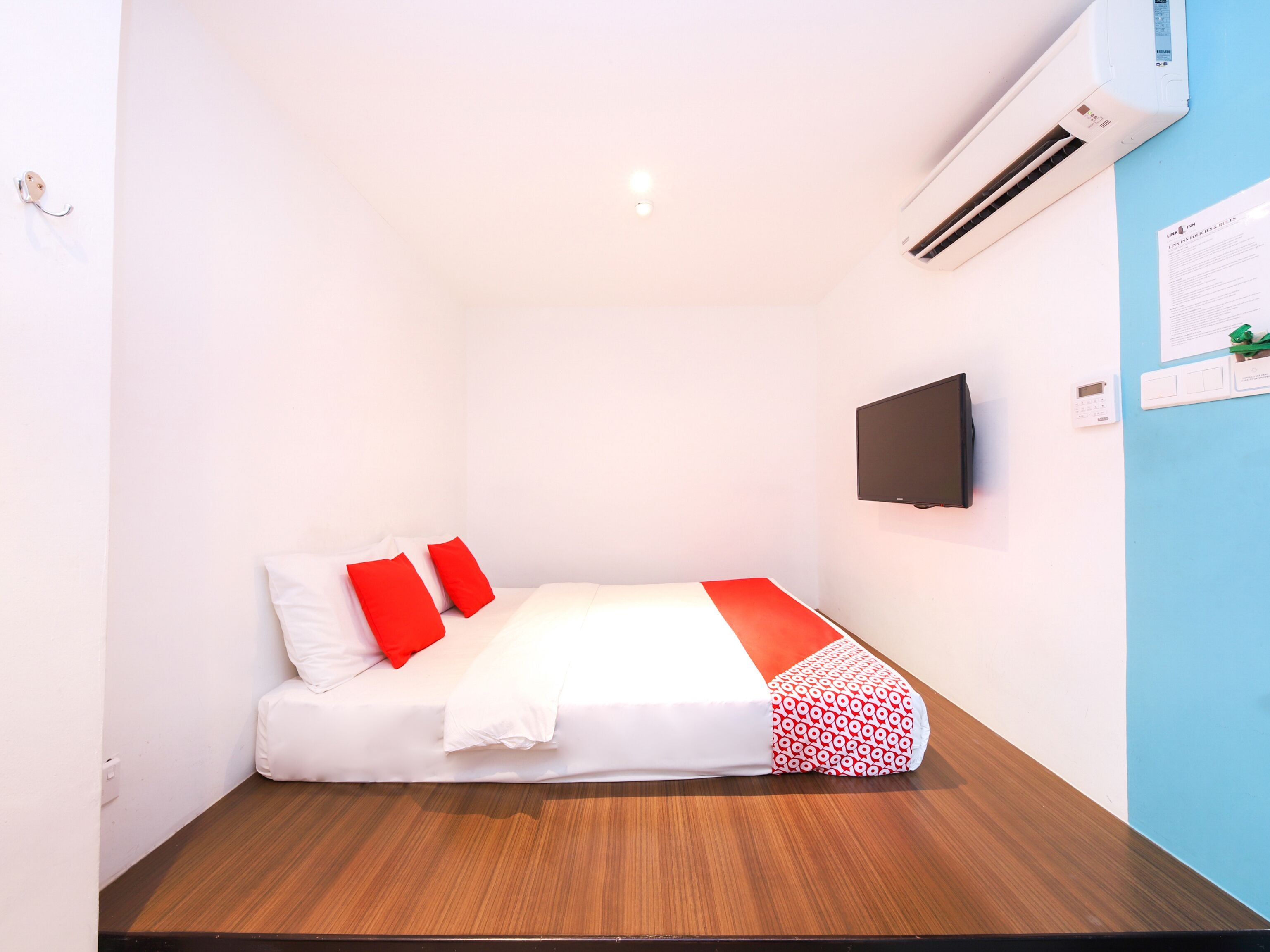 standard double room | desk, free wifi, bed sheets