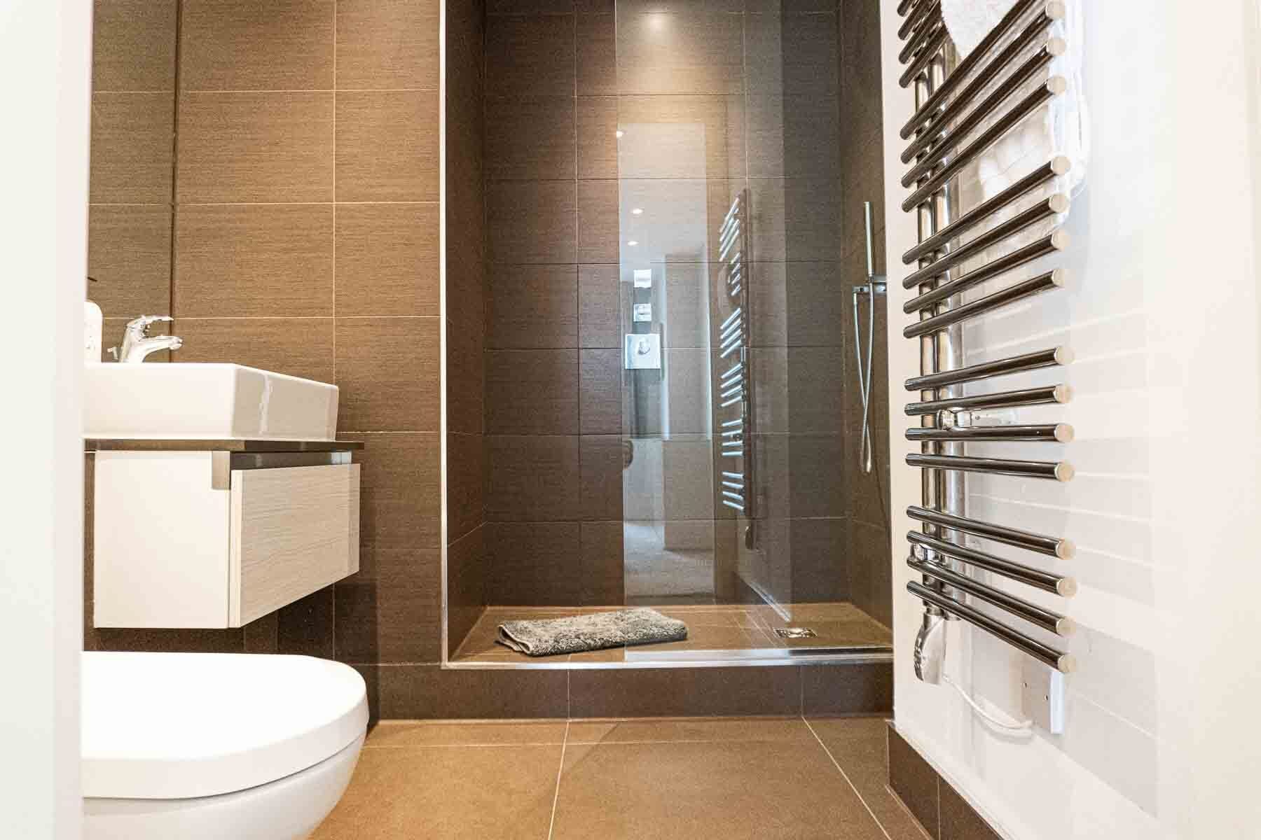 Superior Apartment, 2 Bedrooms, Kitchen, City View | Bathroom