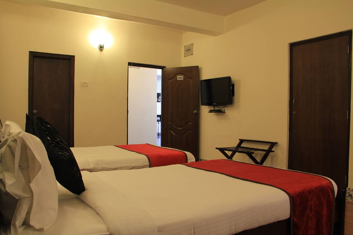 Premium bedding, in-room safe, desk, soundproofing