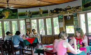 Se sirven comidas y cenas 