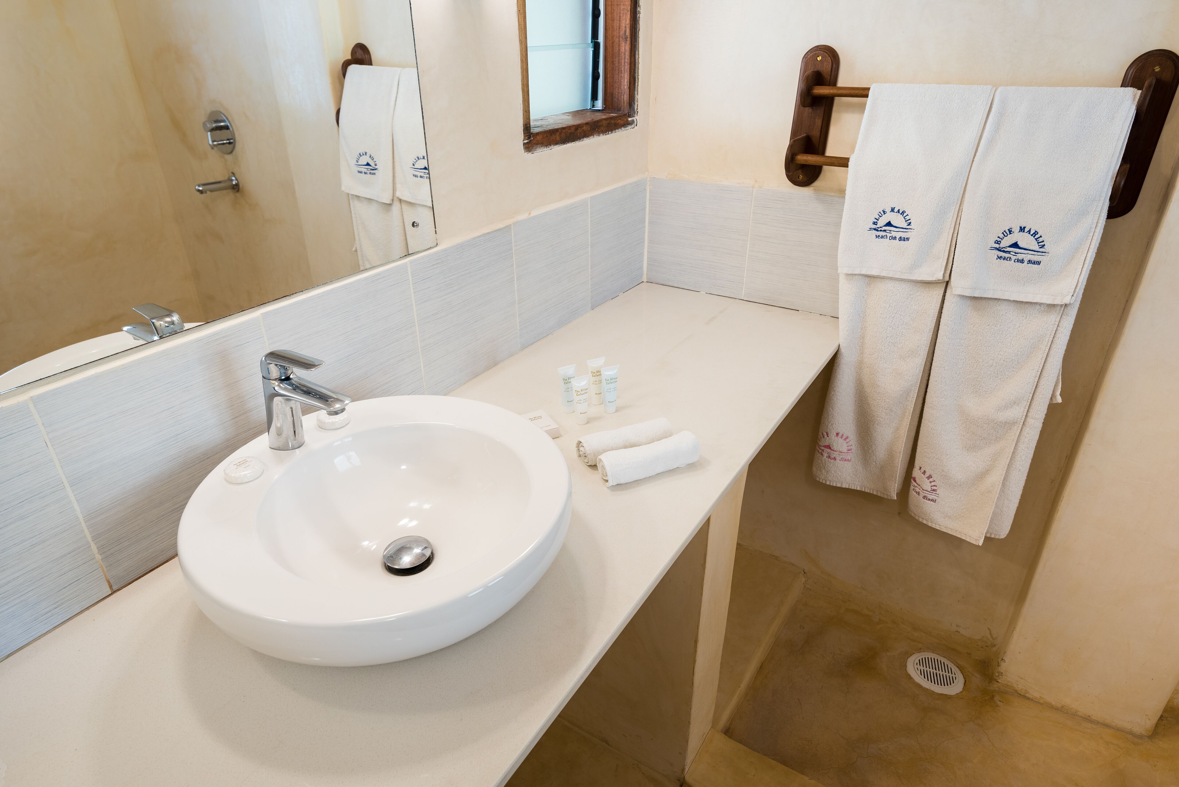 shower, rainfall showerhead, free toiletries, hair dryer