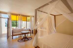 Standard Room, 1 Bedroom, Ocean View, Oceanfront | Minibar, in-room safe, desk, free WiFi