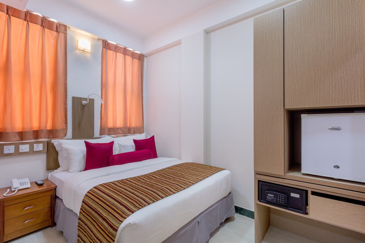 Chambre Double Standard, 1 grand lit, accessible aux personnes à mobilité réduite