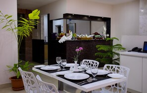 Breakfast, lunch and dinner served - Novina (Malé)