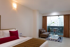 Minibar, in-room safe, iron/ironing board, rollaway beds - Novina (Malé)