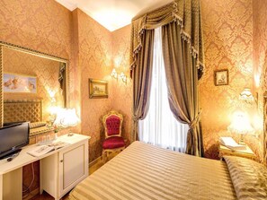 Small double Room | In-room safe, desk, free WiFi - Domus Colosseo Hotel (Rome)