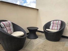 Ropa de cama de alta calidad y escritorio