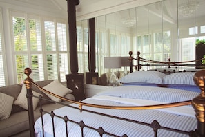 Quarto casal superior, suíte, vista para o jardim (The Garden Room)