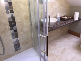Ducha, cabezal de ducha tipo lluvia, artículos de tocador gratuitos